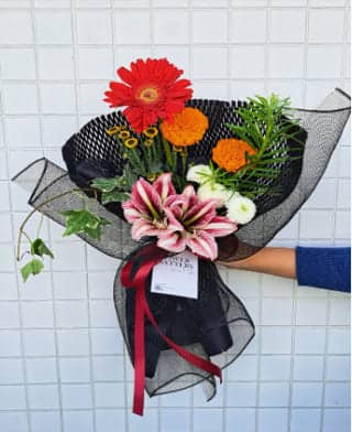 Confezione a ventaglio con rete fioristi