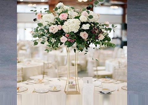 struttura-in-ferro-per-matrimoni-sinuosa-con-base-quadrata alta 40 cm