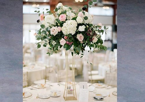 struttura-in-ferro-per-matrimoni-sinuosa-con-base-quadrata