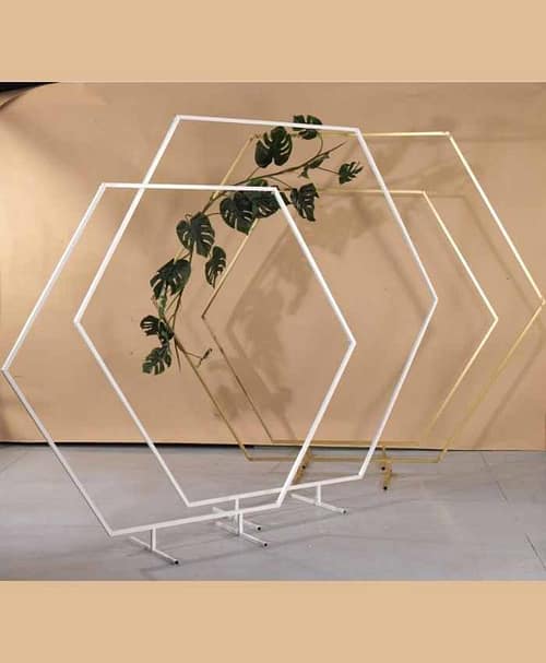 Immagine e commerce Esagono metallo oro grande con base appoggio per addobbi floreali cm 200