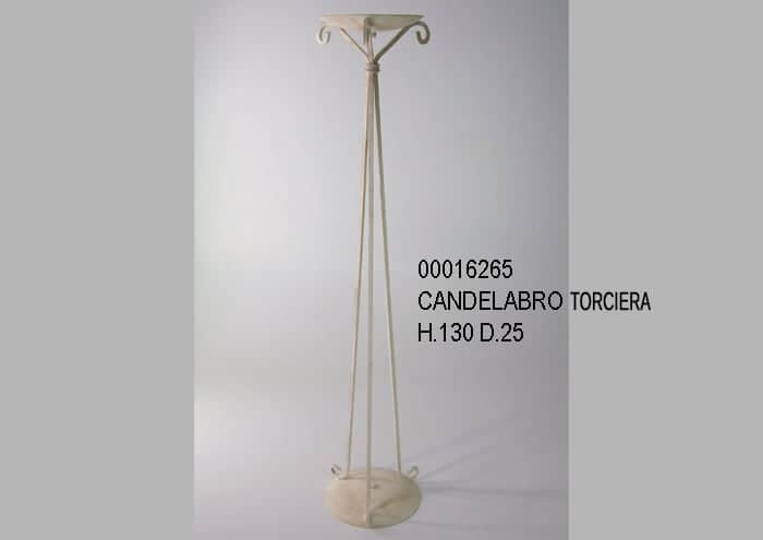 Torciera in ferro su tre piedi altezza 130 cm