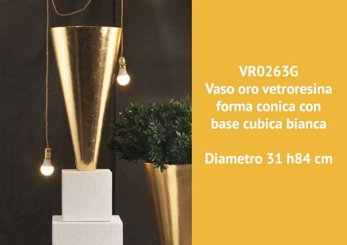 Vaso oro vetroresina forma conica alto cm 84 con base cubica bianca
