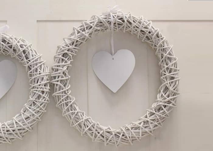 Immagine e commerce Ghirlanda vimini bianco cuore legno centrale cm 60