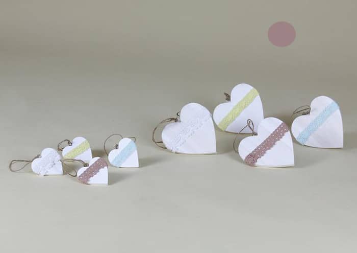 Immagine e commerce Set 4 cuori legno bianco da appendere fascia pizzo cm 12