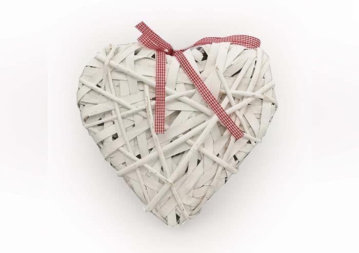 Immagine e commerce Cuore vimini bianco bordo spesso fiocco quadrettato cm 33x27 h11