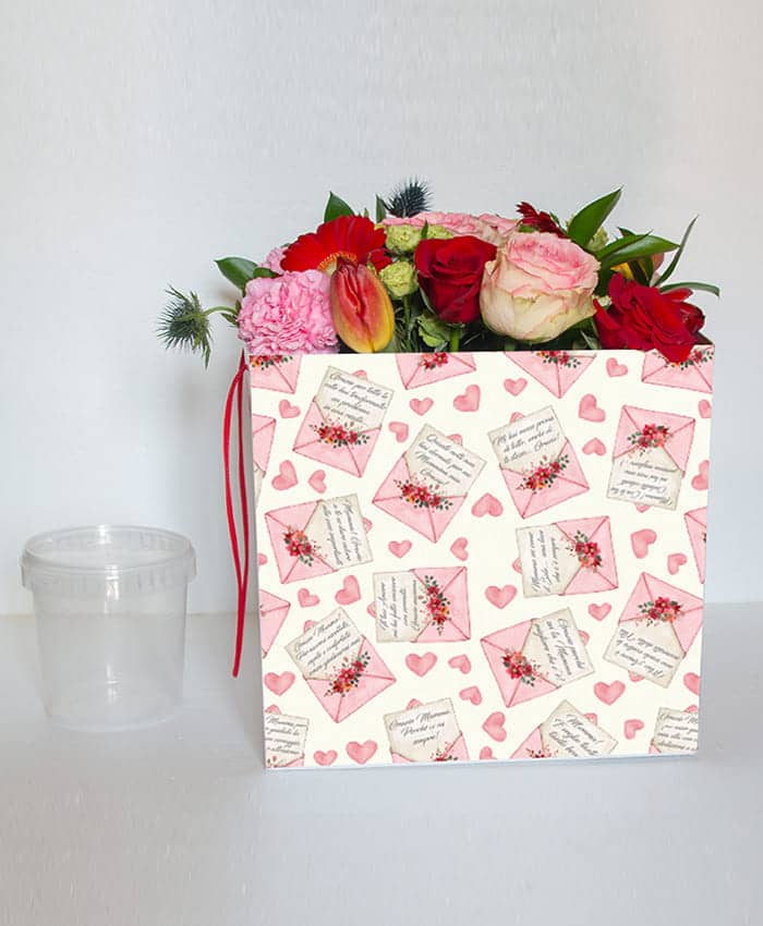 immagine Porta bouquet con riserva d'acqua fantasia grazie mamma rosa