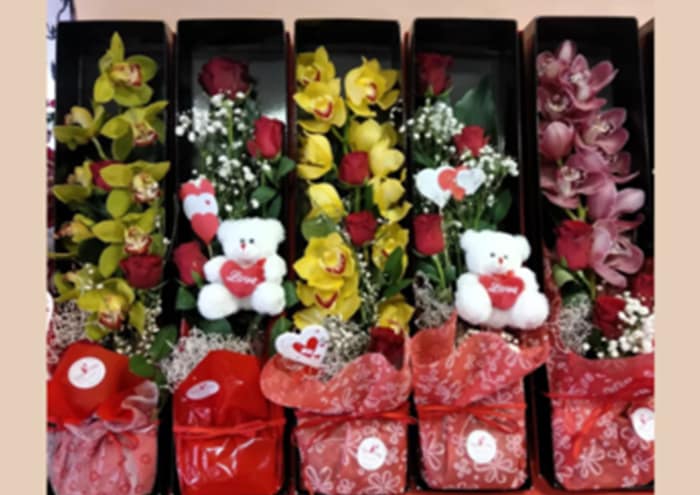intense-passion-scatole-rettangolari-per-3-o-5-rose-immagine-