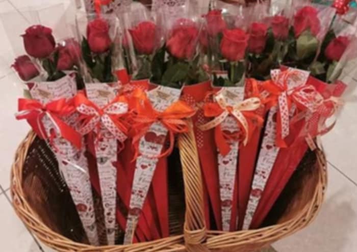 Pacchetto "Ti Amoro" 45 confezioni per rose singole Assortite - immagine 25