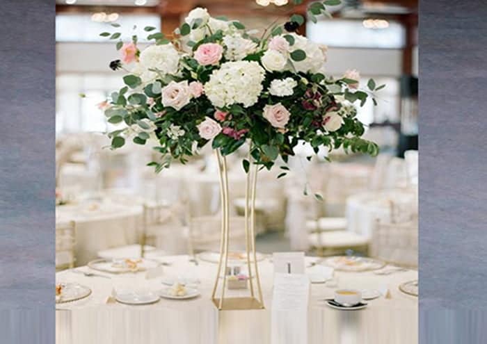 struttura-in-ferro-per-matrimoni-sinuosa-con-base-quadrata alta 40 cm