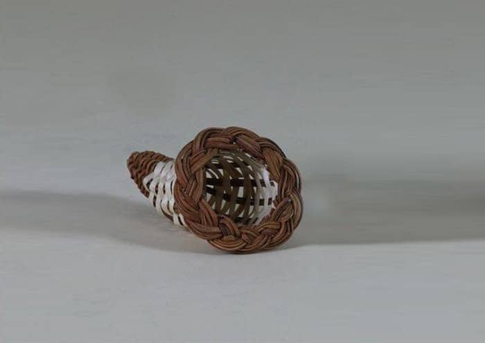 Immagine-e-commerce-Cornucopia in vimini naturale bicolore diametro 9 h15 cm