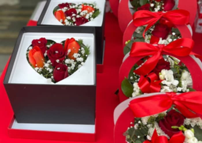 Cubeflò surprise edition cm 16 - Flowerbox quadrata con sagoma cuore - immagine 5