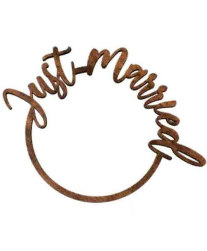Immagine e commerce Cerchio in legno scuro con scritta JUST MARRIED cm 55x42 h1
