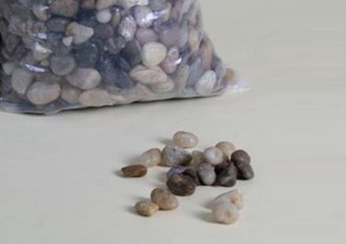 Immagine e-commerce Sassi piccoli di Fiume colori scuri assortiti 0,8-1,2 cm Confezioni da 5 kg