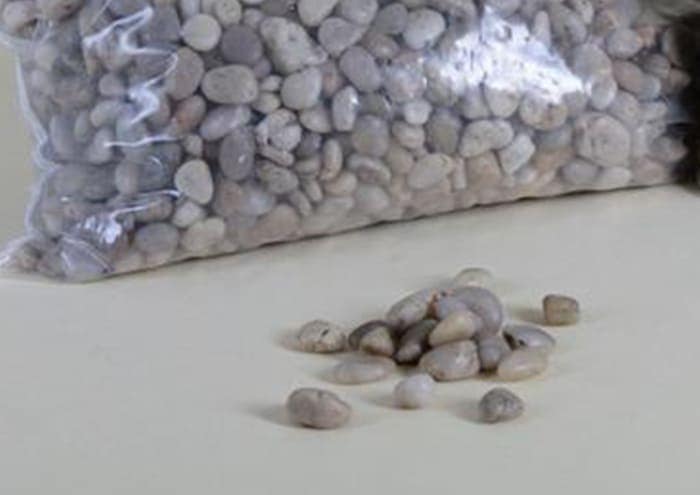 Immagine e-commerce sassi-piccoli-di-fiume-colori-chiari-assortiti-08-12-cm-confezioni-da-5-kg