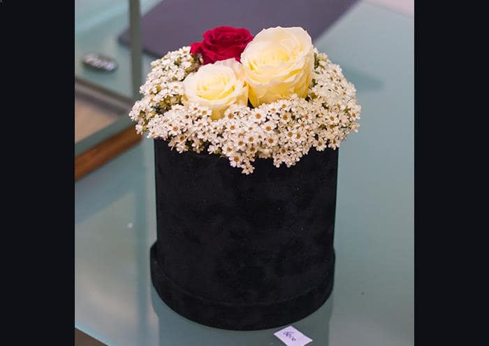 Waveflo' Prestige small luxury edition scatola per fiori fatta a mano cm 16 con rose