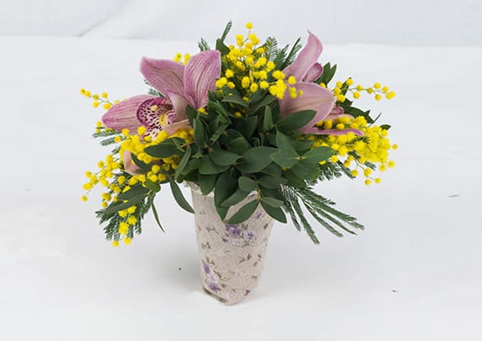 Conetti rivestiti in stoffa per composizioni floreali country