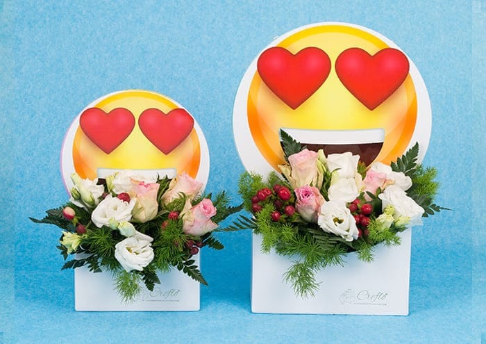 Scatole personalizzate con sticker Emojiflò Occhi cuore - con fiori