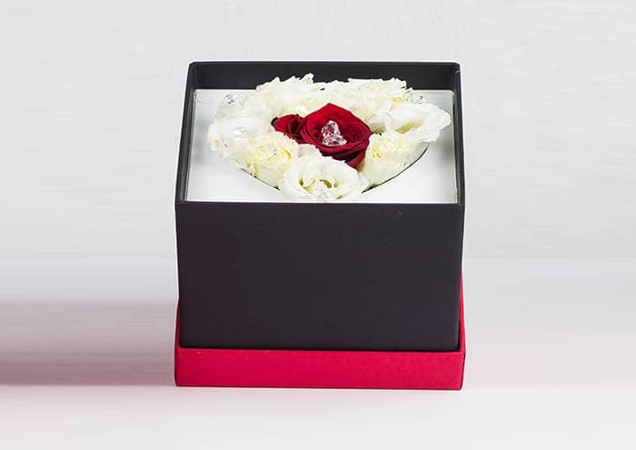 Immagine ecommerce Cubeflò surprise edition cm 20 - Flowerbox quadrata cuore nero rosso